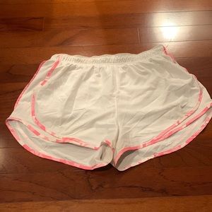 Nike Women’s Tempo Shorts XL